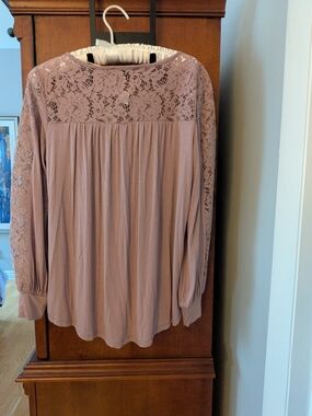 Women's Mauve Lace-Sleeve Long Sleeve Top Small